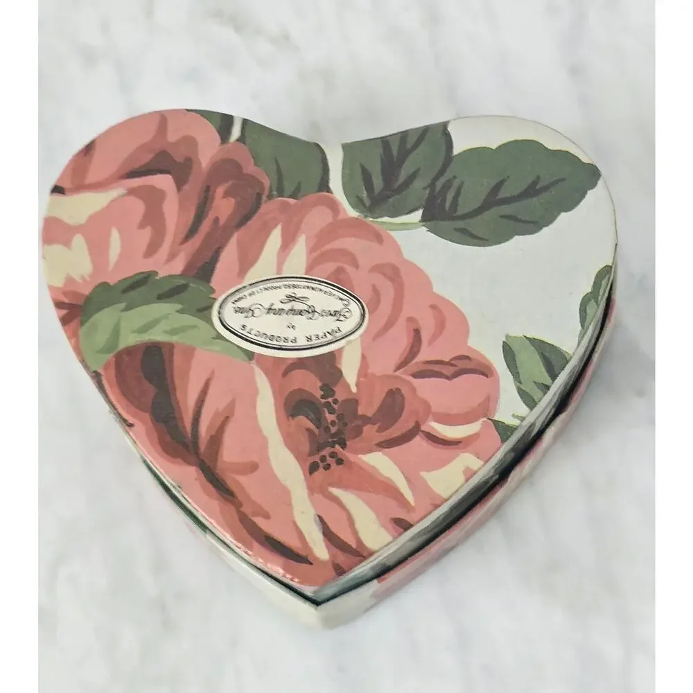 Heart Shaped Box - Picture 5 of 6